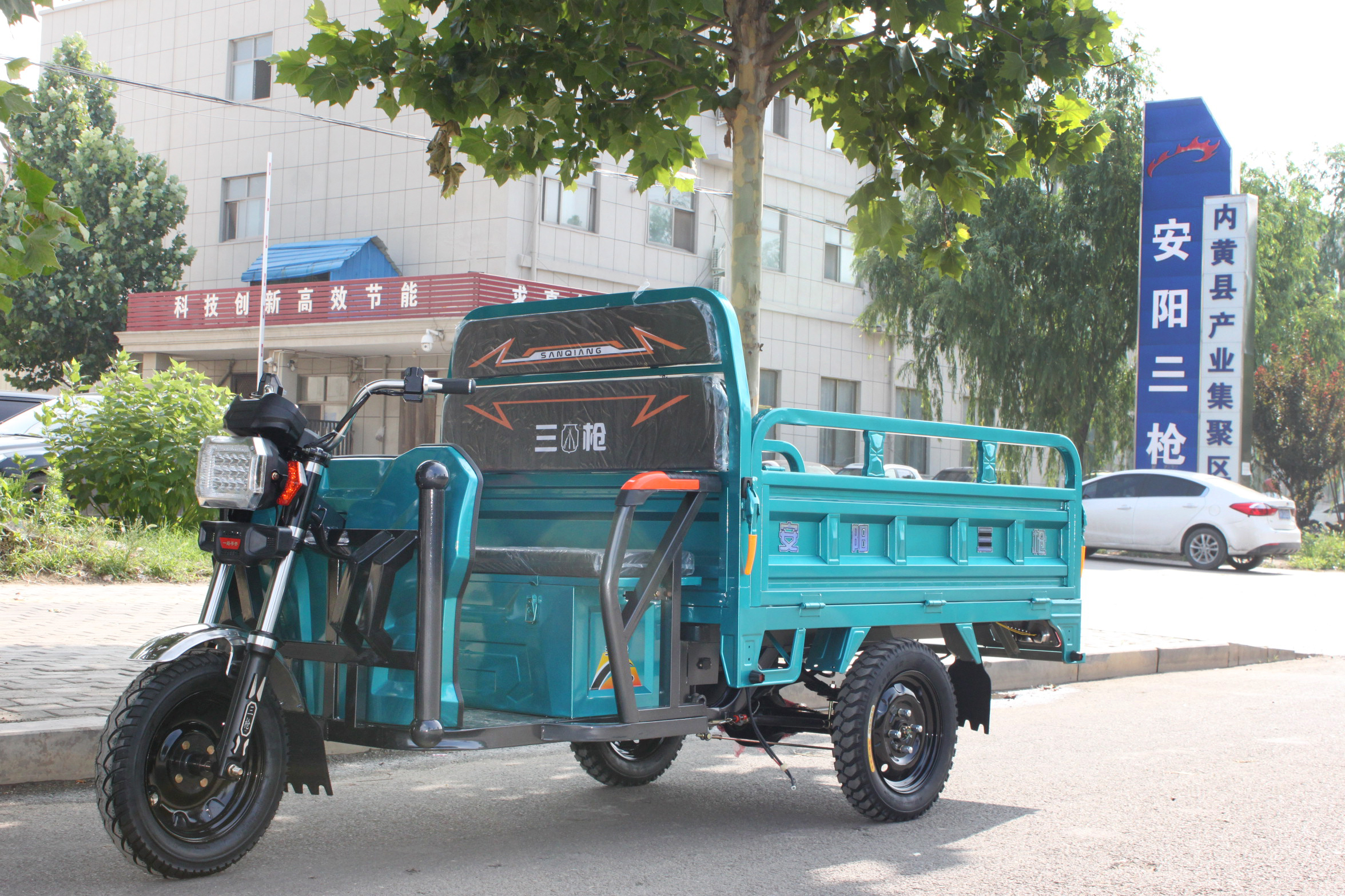 电动载人三轮车